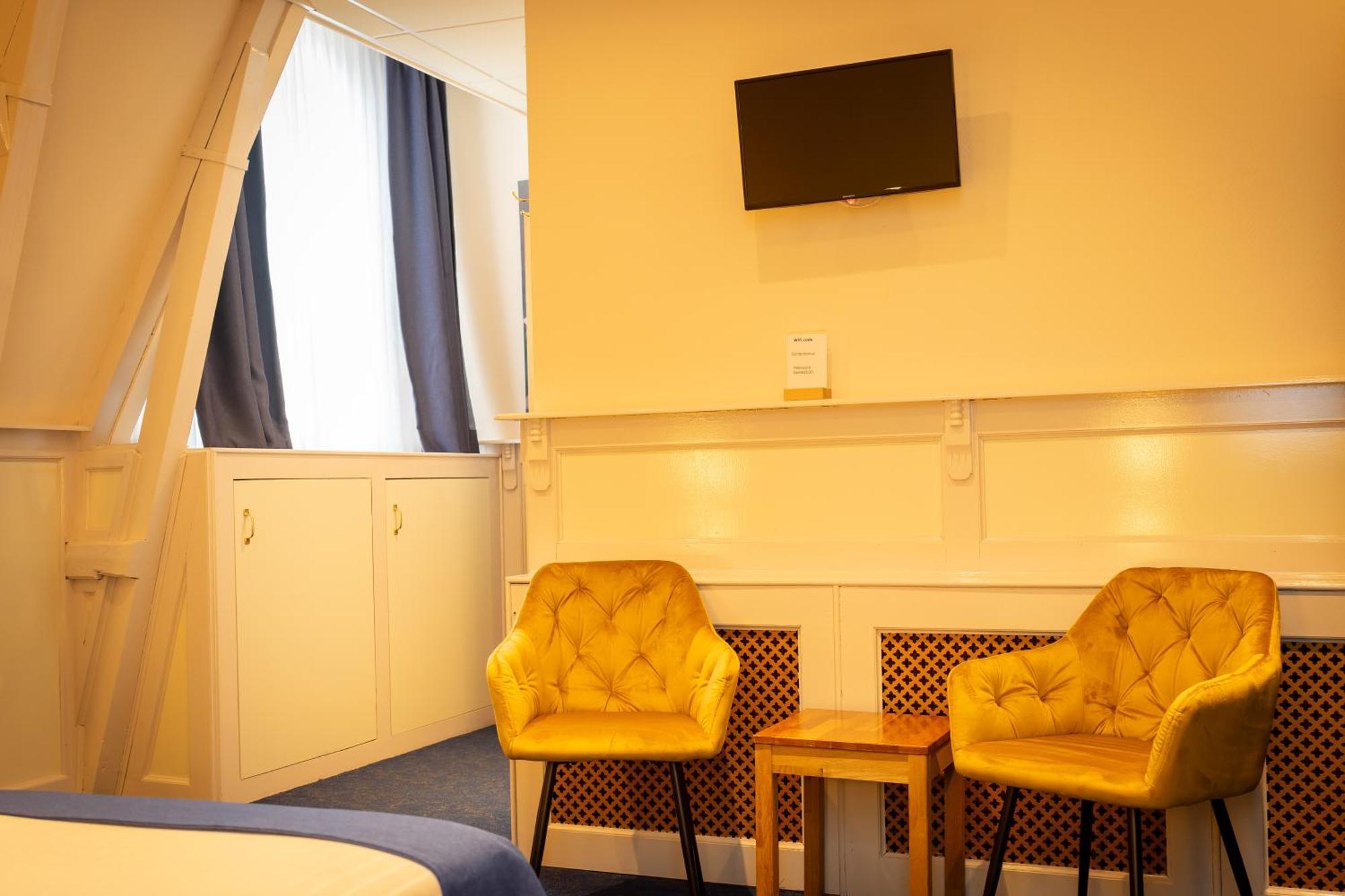 Hotel De Gulden Leeuw Workum Bagian luar foto