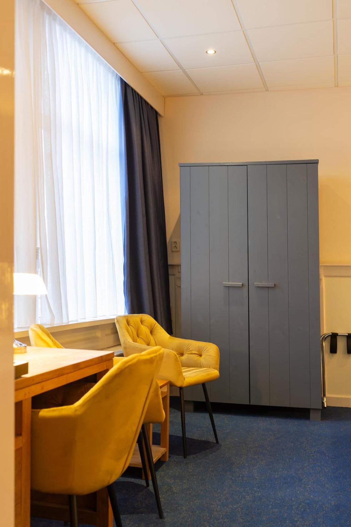 Hotel De Gulden Leeuw Workum Bagian luar foto