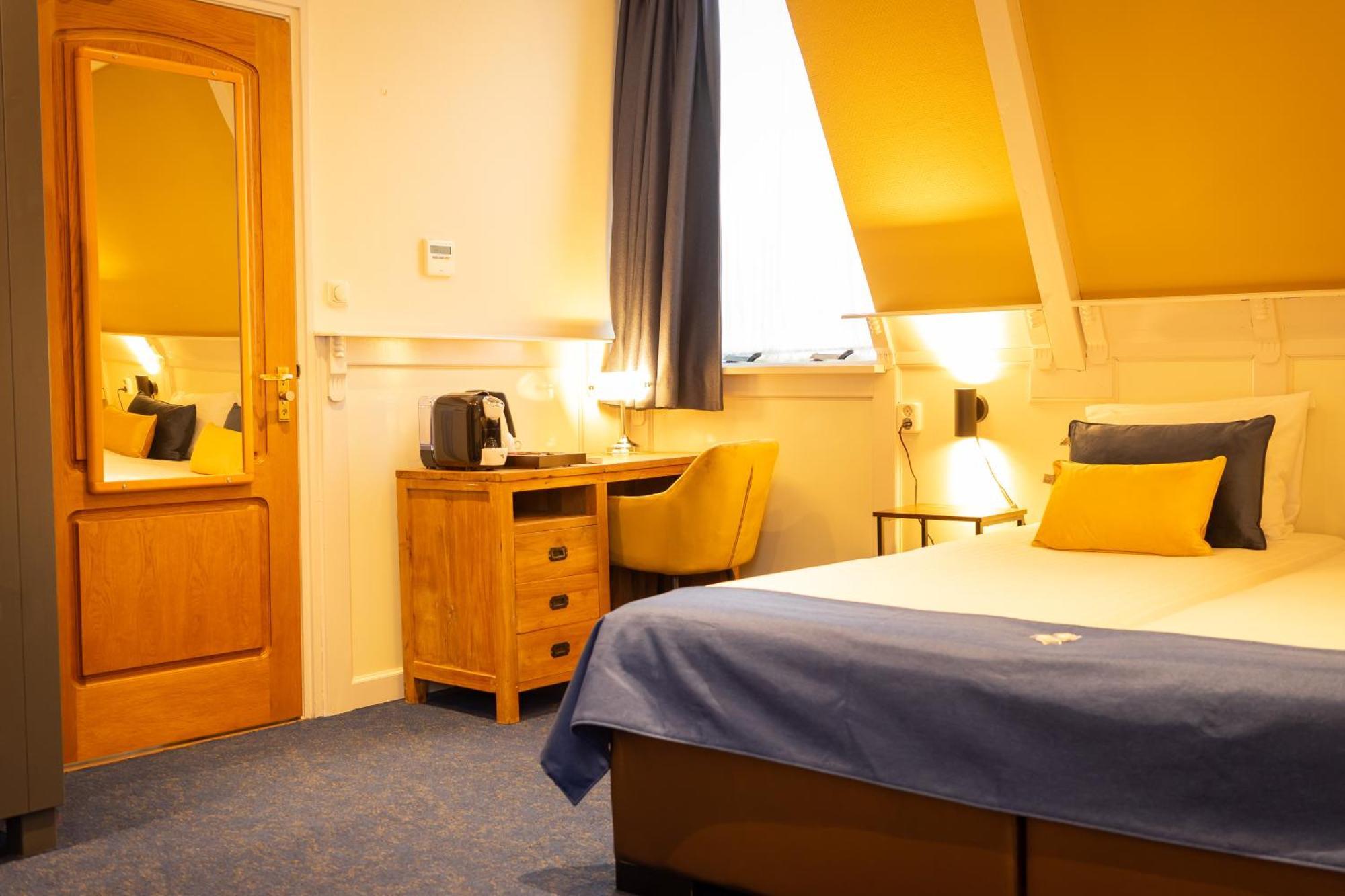 Hotel De Gulden Leeuw Workum Bagian luar foto
