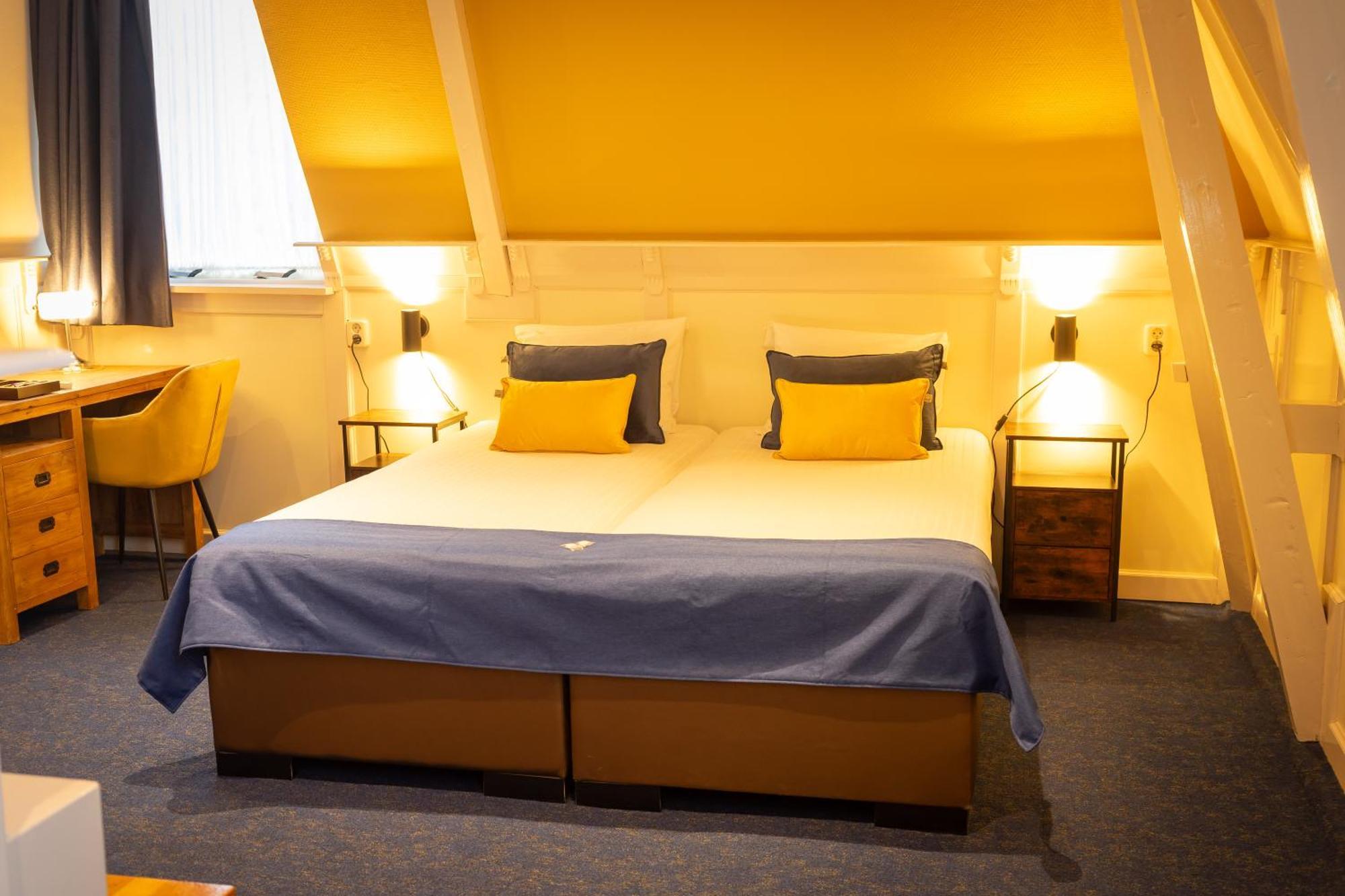 Hotel De Gulden Leeuw Workum Bagian luar foto