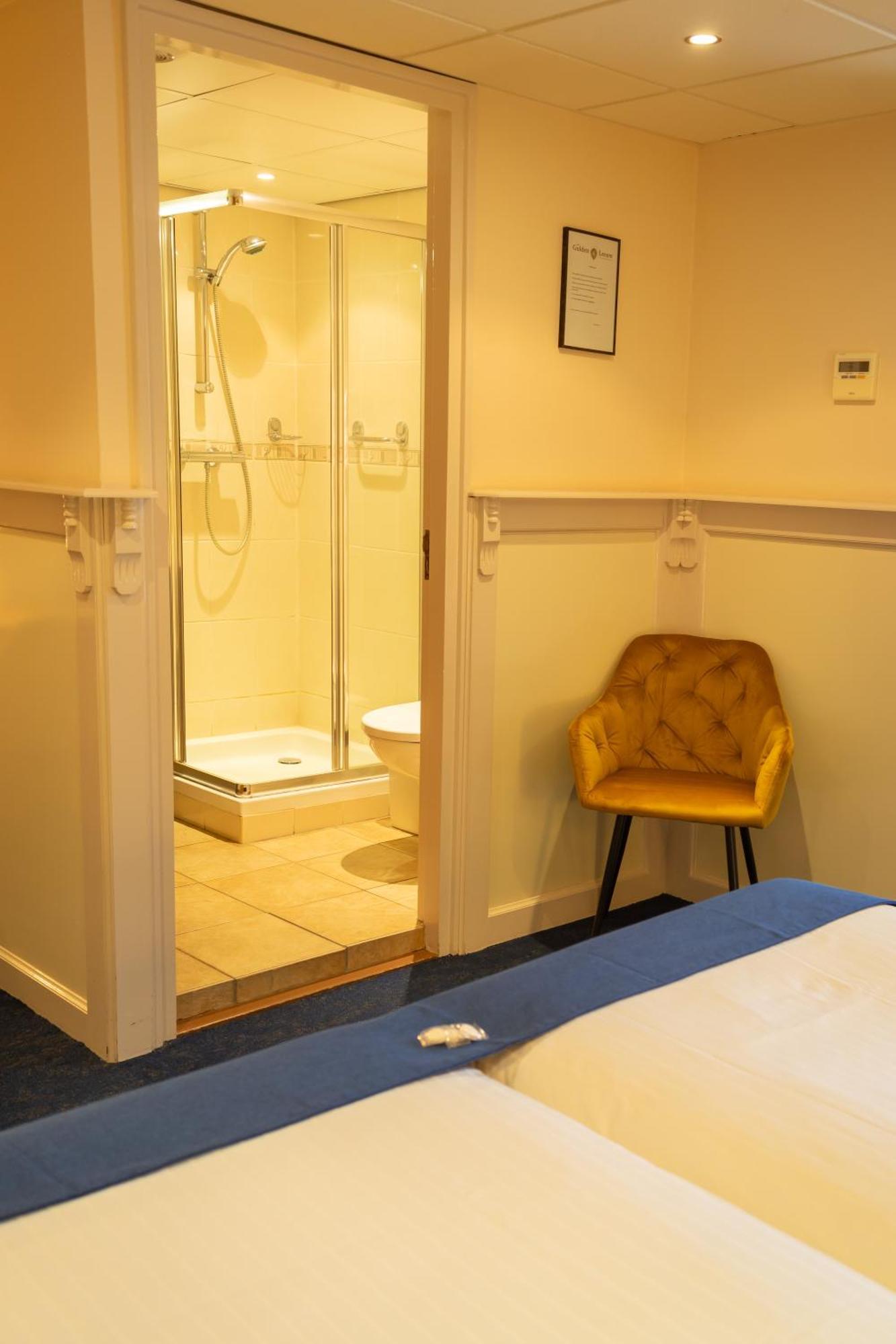 Hotel De Gulden Leeuw Workum Bagian luar foto