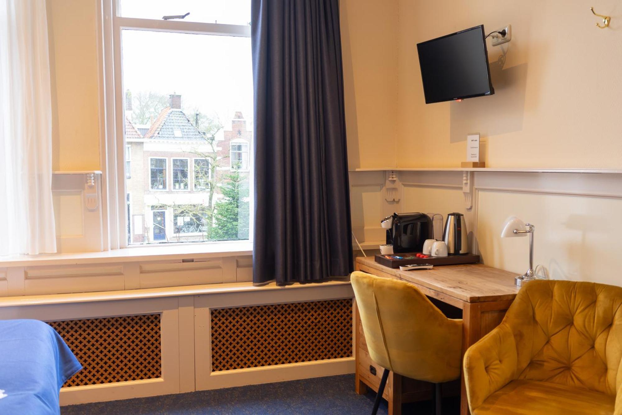 Hotel De Gulden Leeuw Workum Bagian luar foto