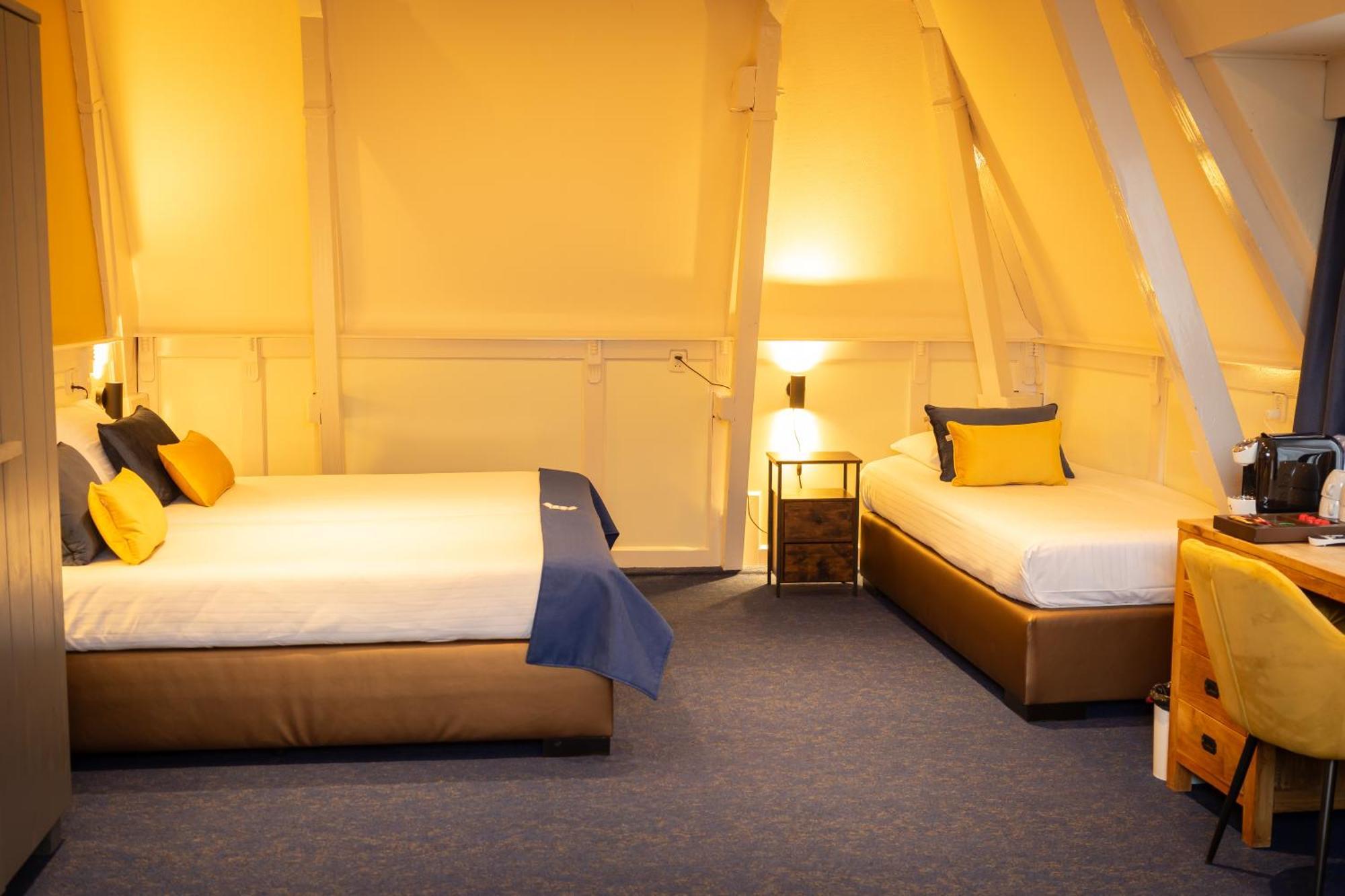 Hotel De Gulden Leeuw Workum Bagian luar foto