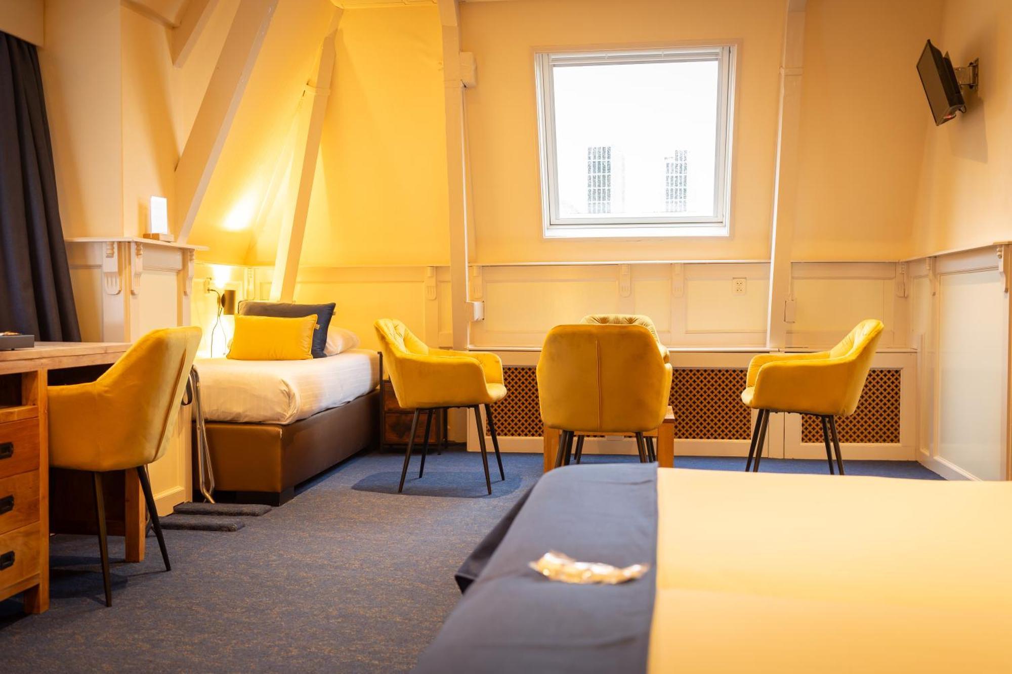 Hotel De Gulden Leeuw Workum Bagian luar foto