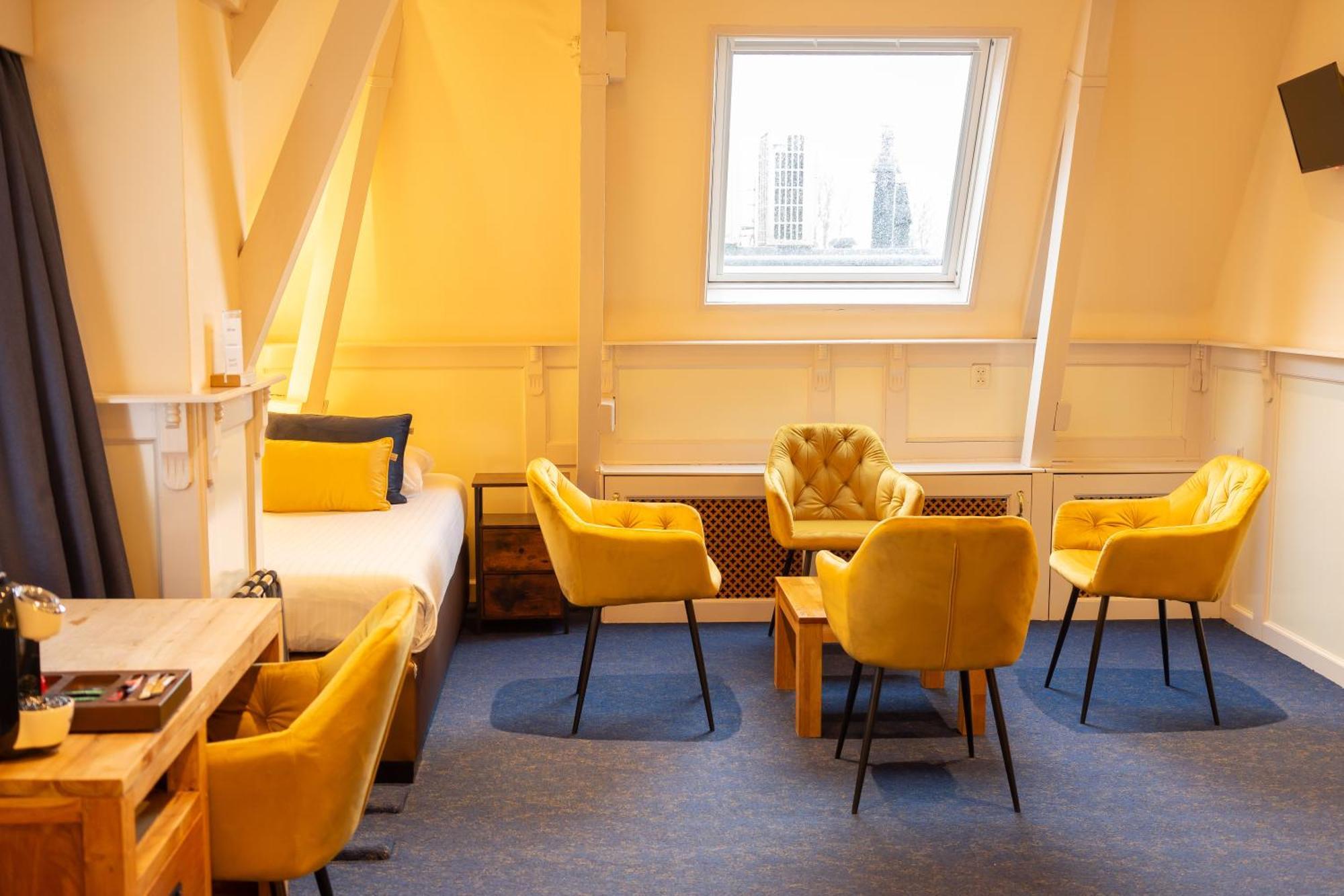 Hotel De Gulden Leeuw Workum Bagian luar foto